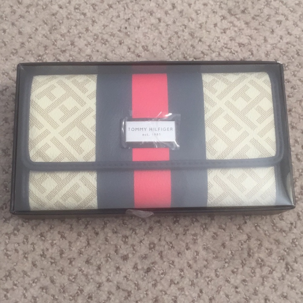 Tommy Hilfiger wallet